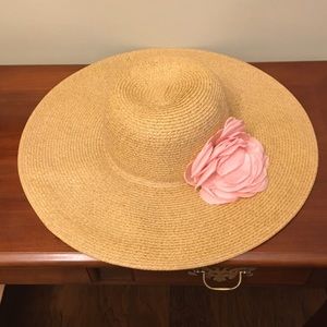 Apt 9 hat with removable flower.